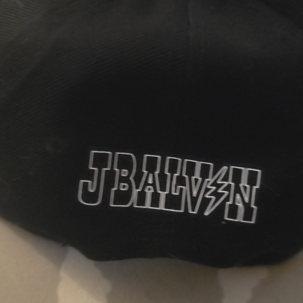 J,balvin hat